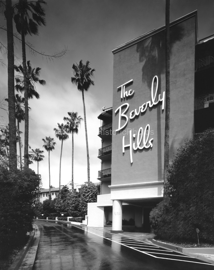 Beverly Hills Hotel 1969 wm.jpg